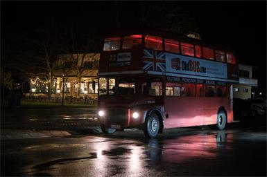 Der Doppeldecker-Bus ist auch heute, Samstag noch in Podersdorf unterwegs.