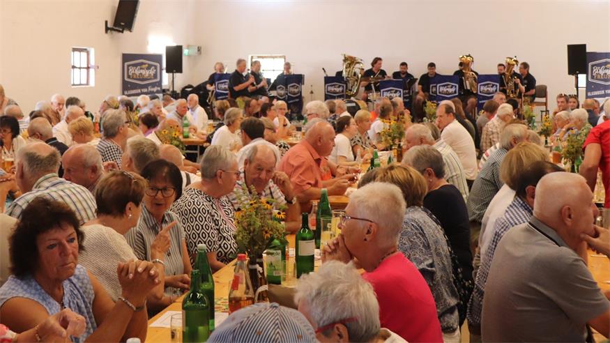 Der Fürstenstadl war beim Frühschoppen der Pensionisten Rohrbach bis zum letzten Platz gefüllt. 