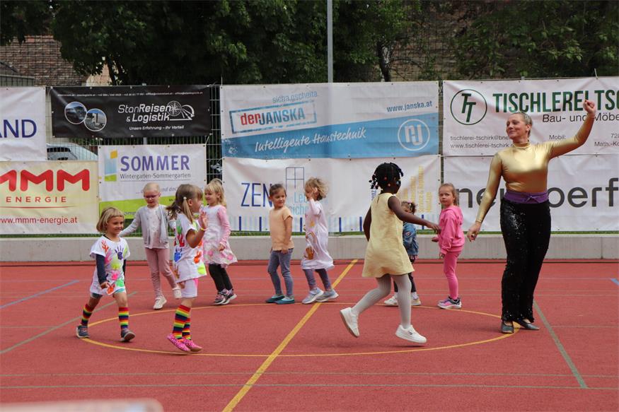 Akrobatisch: Schauturnen der „Sportunion Neudörfl Sektion Gymnastik“