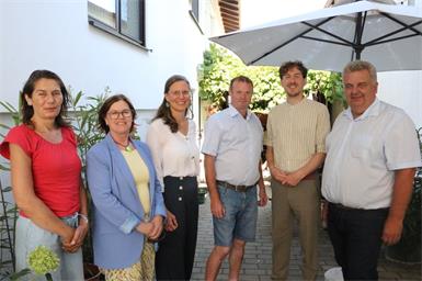 Der Landtagsklub der GRÜNEN besuchte  im Rahmen ihrer Sommertour Neckenmarkt. Nina Piniel, Klubobfrau Margit Paul-Kientzl, Landeshauptmannstellvertreterin Anja Haider-Wallner gemeinsam mit Heurigenbesitzer Gerald Heincz sowie Landtagsabgeordnetem Philip Juranich und Bürgermeister Hannes Igler.