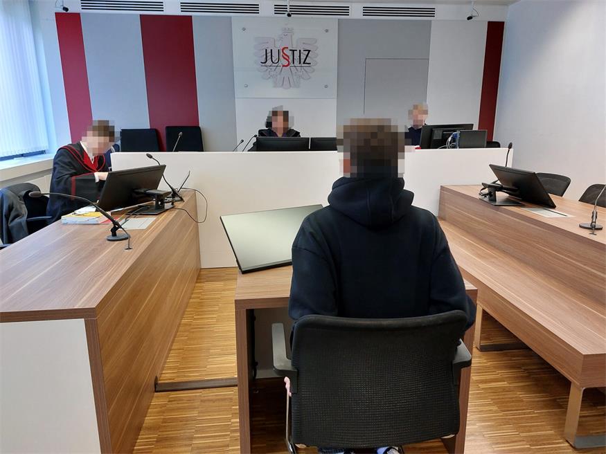 Der Lehrling gab zu, gegenüber dem neuen Freund der Mutter bedrohlich aufgetreten zu sein.