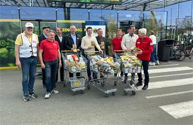 Der Lions Club Südburgenland sammelte Waren zugunsten der Tafel vom Roten Kreuz.