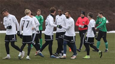 Der MSV, diesmal in Weiß, bejubelte gegen Scheiblingkirchen einen 4:0-Erfolg. 