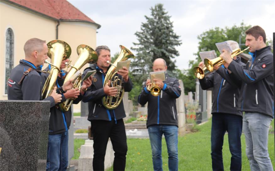 Friedhofkreuz in Krensdorf wurde restauriert
