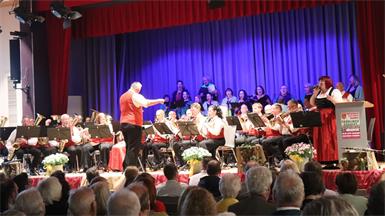Der Musikverein Szent Miklos begeisterte das Publikum mit einer Mischung aus modernen Popsongs – neu interpretiert für Blasmusik –, Gospel und Austropop. 