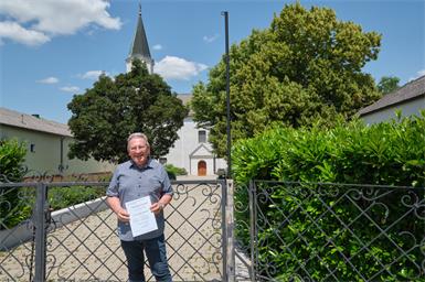 Der Nickelsdorfer Bürgermeister Gerhard Zapfl ist nun auch Lektor und darf evangelische Messen leiten.