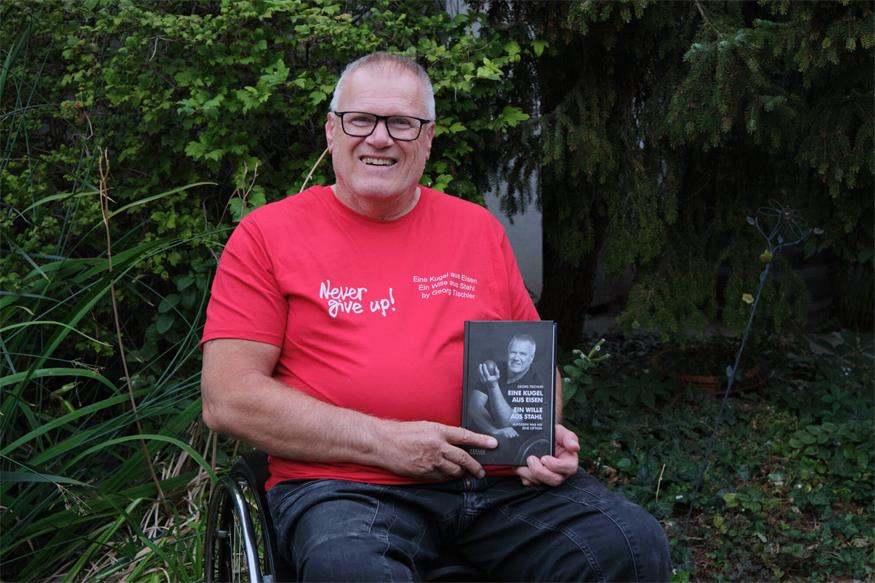 Der Paralympics-Goldmedaillengewinner Georg Tischler präsentiert sein Buch „Eine Kugel aus Eisen - Ein Wille aus Stahl“ am 9. September in Gols. Ab dann ist es auch im Verlag Margarete Tischler erhältlich.