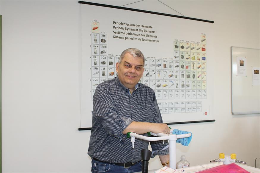Der Physiksaal in der neu renovierten Mittelschule ist einer der Lieblingsplätze von Direktor Reinhardt Magedler in Oberpullendorf neben dem Konferenzzimmer in der Polytechnischen Schule. 