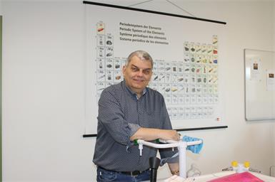 Der Physiksaal in der neu renovierten Mittelschule ist einer der Lieblingsplätze von Direktor Reinhardt Magedler in Oberpullendorf neben dem Konferenzzimmer in der Polytechnischen Schule. 