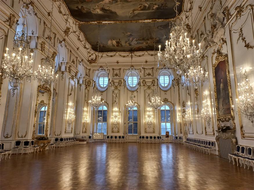 Auf Entdeckungstour zwischen Schloss, Schuhmuseum und Sliwowitz