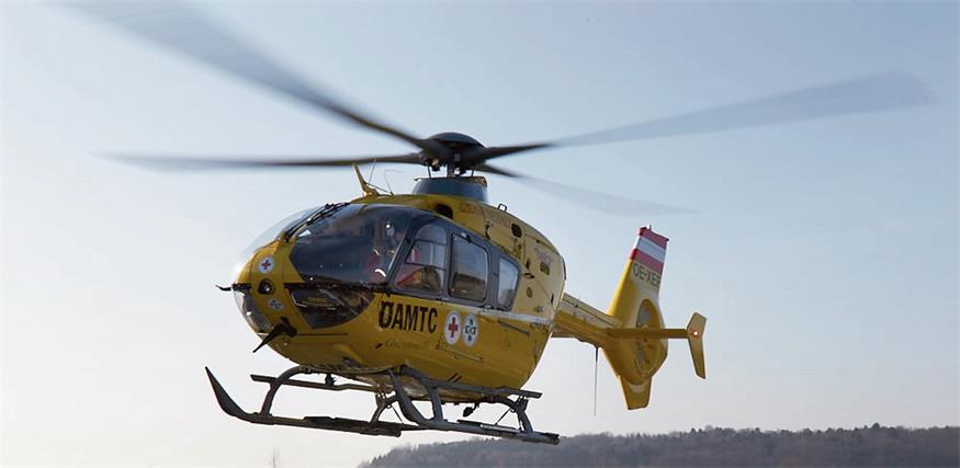 Der Rettungshubschrauber flog den verletzten 16-Jährigen ins Krankenhaus.