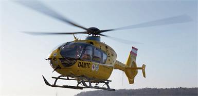 Der Rettungshubschrauber flog den verletzten 16-Jährigen ins Krankenhaus.