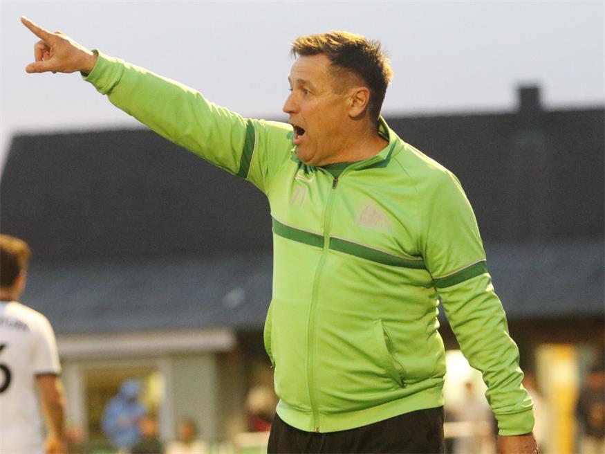 Der SK Pama und Coach Zoltan Feketen remisierten daheim gegen Pinkafeld mit 2:2.