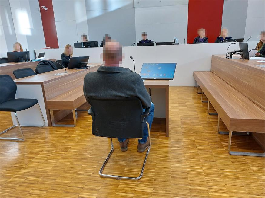 Der Steirer versuchte zunächst, die Bedeutung seiner Tattoos herunterzuspielen.