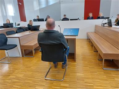 Der Steirer versuchte zunächst, die Bedeutung seiner Tattoos herunterzuspielen.