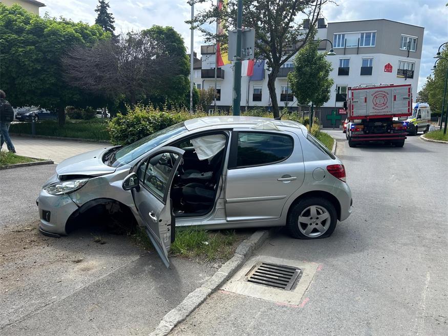 Der Unfall ereignete sich in der Michael Koch-Straße, nahe dem Kreisverkehr beim Billa.