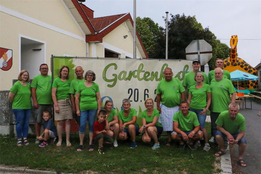 Der Verschönerungsverein rund um Obmann Markus Westhoff, Stellvertreterin Petra Kainrath und Kassier Johann Grosinger lud zum Pizzaessen ein.