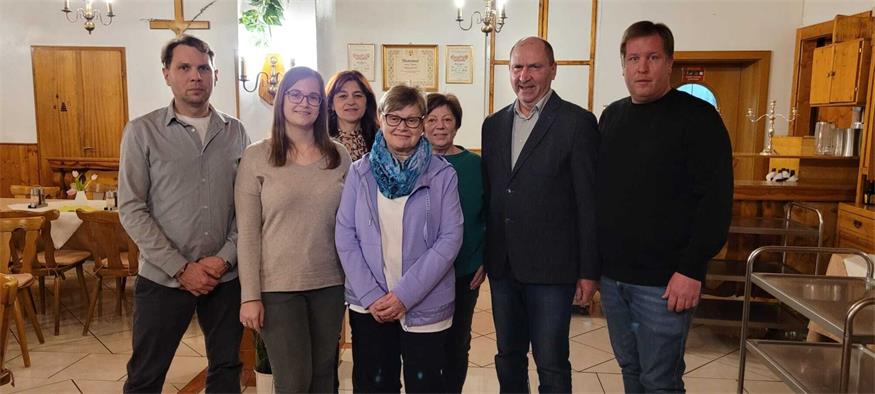 Der Vorstand. Daniel Posch (Kassier-Stellvertreter), Sabrina Opposich (Schriftführerin), Heidi Plaukovits (Kassierin), Ingrid Maurer (Obmann-Stellvertreterin), Anna Brieber (Schriftführerin-Stellvertreterin), der scheidende Obmann Helmut Orisich sowie Alfred Vukovich (Obmann). 