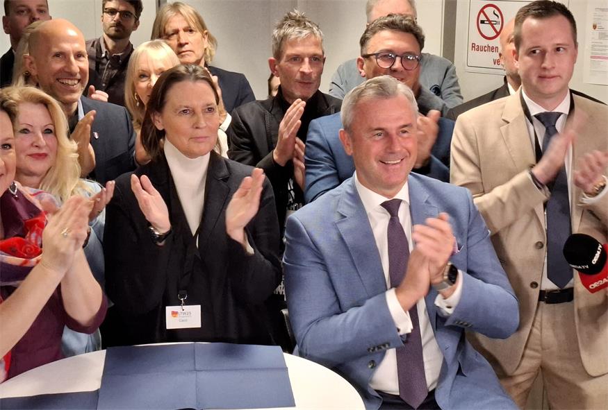 Der Wahlsonntag im FPÖ-Klub.