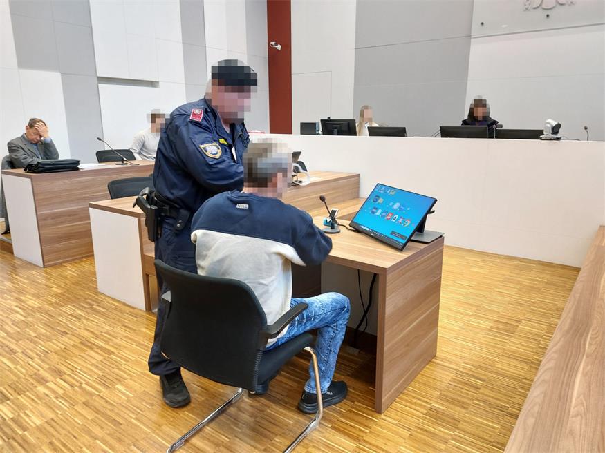 Der Zugpassagier war nach dem Vorfall verhaftet worden. Am 20. Jänner saß er vor der Richterin.
