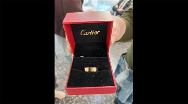 Der falsche "Cartier"-Ring ist jetzt wieder im Besitz der Bulgarin.