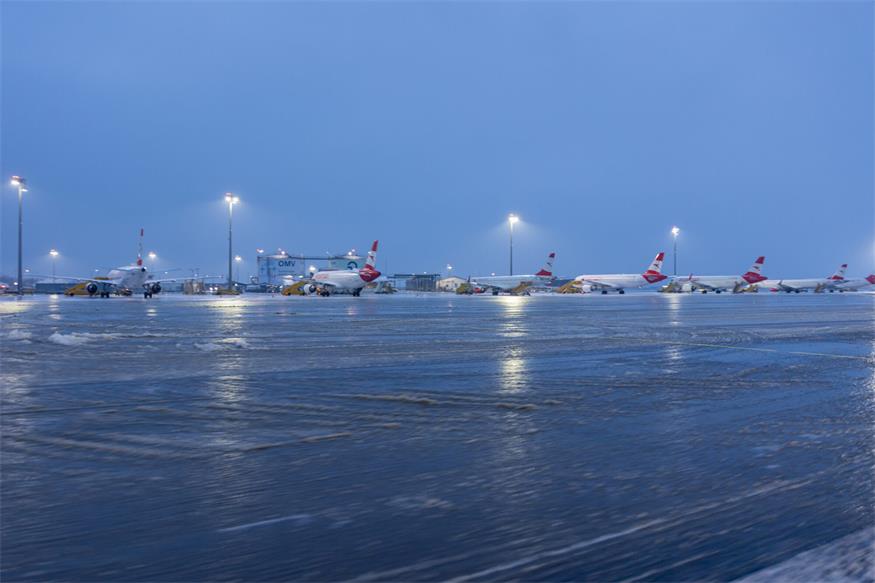 Der gefrierende Regen hatte am Dienstagvormittag zu einer mehrstündigen Einstellung des Flugbetriebs am Airport in Schwechat geführt.