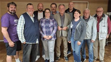 Der gewählte Vorstand: Dominik Strümpf, Obmann Walter Horvath, Stellvertreter Bernhard Götz, Sabine Schügerl, Heinz Farkas, Bürgermeister Dieter Posch, Johannes Steindl, Magdalena Kern, Gerhard Kiraly, und Helmut Schreiter.