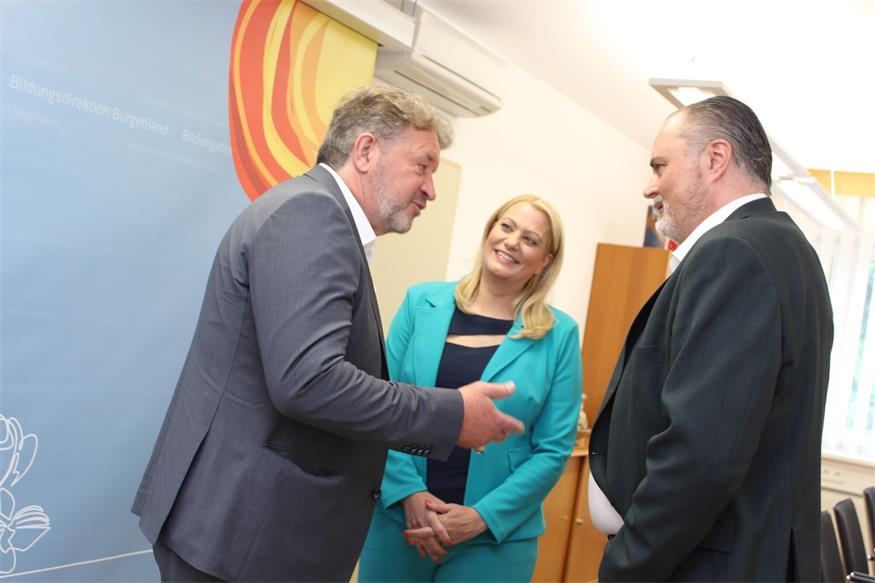 Der neue Bildungsdirektor Alfred Lehner konnte gleich am ersten Tag Landesrätin Daniela Winkler und Landeshauptmann Hans Peter Doskozil in seinem Büro begrüßen.