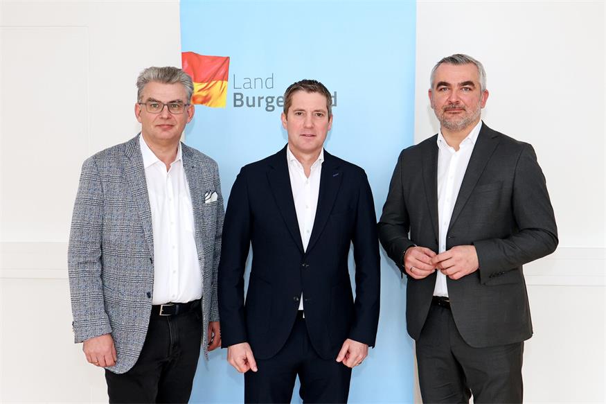 Der provisorische Geschäftsfführer Johann Thiesz (M.) mit Landesrat Heinrich Dorner (r.) und Gruppenvorstand Manfred Riegler (l.).
