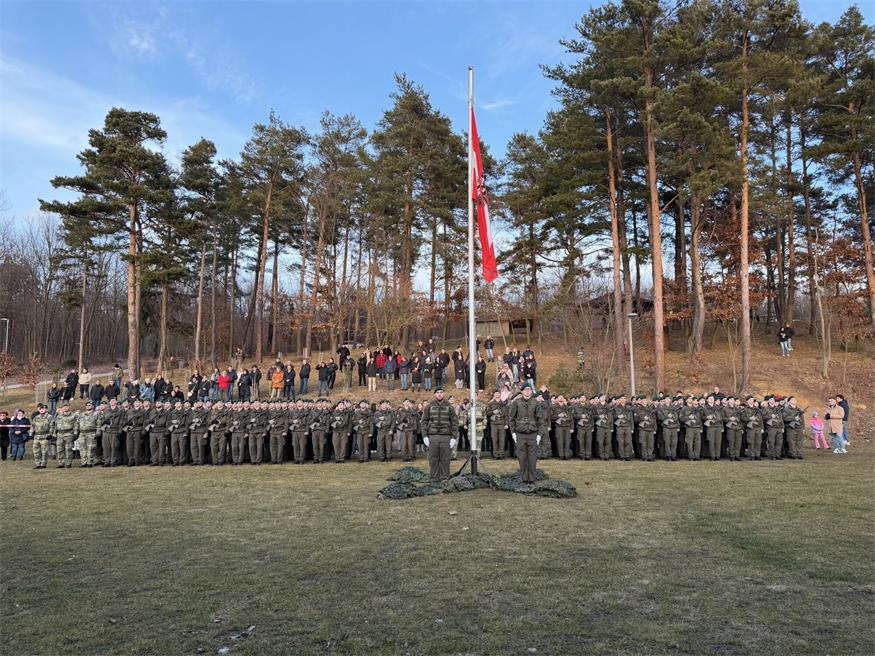 Die 104 Rekruten gehören zu den rund 80 Prozent wehrdiensttauglichen 18-jährigen Österreichern, von denen etwa 53 Prozent den Dienst beim Bundesheer antreten.