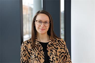Die 38-jährige Autorin Johanna Sebauer lebt und arbeitet nach elf Jahren in Hamburg nun wieder in Marz. Mitte Juli erschien ihr neues Buch „Popóm“.