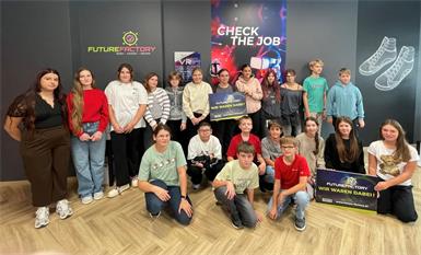 Die 3.c-Klasse der SMS Güssing in der "Future Factory" in Eisenstadt.
