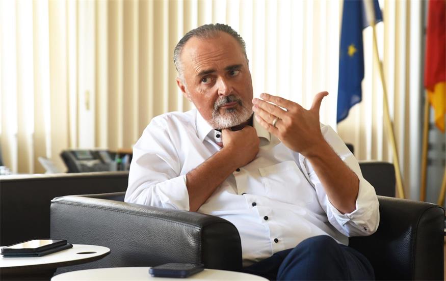 „Die Abwärtsspirale kann man nicht durch Aussitzen und Zuwarten unterbrechen.“ Landeshauptmann und SPÖ-Chef Hans Peter Doskozil spricht sich für einen Richtungswechsel in  der Bundespartei aus.  