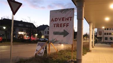 Die „Adventtreffs“ finden heuer wieder komprimiert an einem Wochenende statt. Viele Vereine, die Feuerwehr und die SPÖ-Ortsgruppe werden für ein reichhaltiges Angebot sorgen. Zusätzlich wird auch die Mittelschule, neben der ja gleich die Bors Villa sich befindet, vertreten sein. 