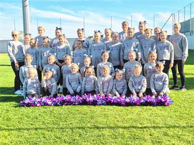 Die Andau Starlets Cheerleader bei ihrem ersten Auftritt.
