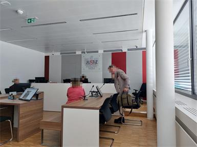 Die Angeklagte gab an, mit der Betreuung der Hunde überfordert gewesen zu sein.