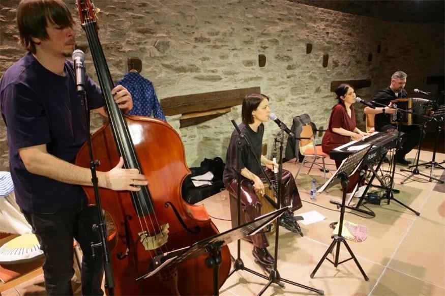 Die Band IDEMO zeigte, wie traditionelle Lieder in moderner Version klingen können.