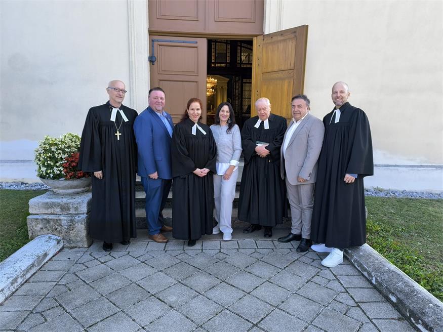 Die Bürgermeister Roman Kainrath (Lutzmannsburg), Doris Birner (Oberloisdorf) und Bruno Stutzenstein (Stoob) mit Superintendent Robert Jonischkeit und den Pfarrern Irmi Langer, Christoph Weist und Stefan Grauwald.