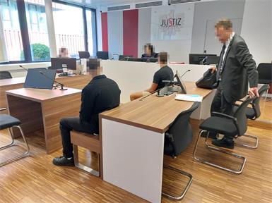 Die Bundesheer-Ex-Kollegen mussten auf der Anklagebank Platz nehmen.