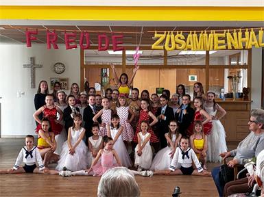 Die Colourful Dancers boten eine bunte und tolle Show.