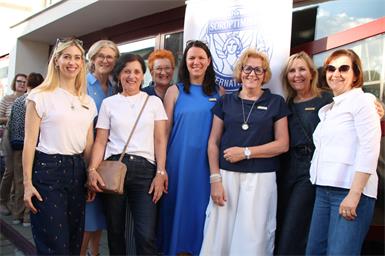 Die Damen vom Soroptimistclub Pannonia, darunter Raphaela Reinfeld, Sonja Artner, Gabriele Holzer,  Gabriele Eich, Dagmar Habeler, Präsidentin Beate Fraunschiel, Andrea Freyler-Groß und Heide Kohlmann, konnten sich über einen vollen Kinosaal freuen.