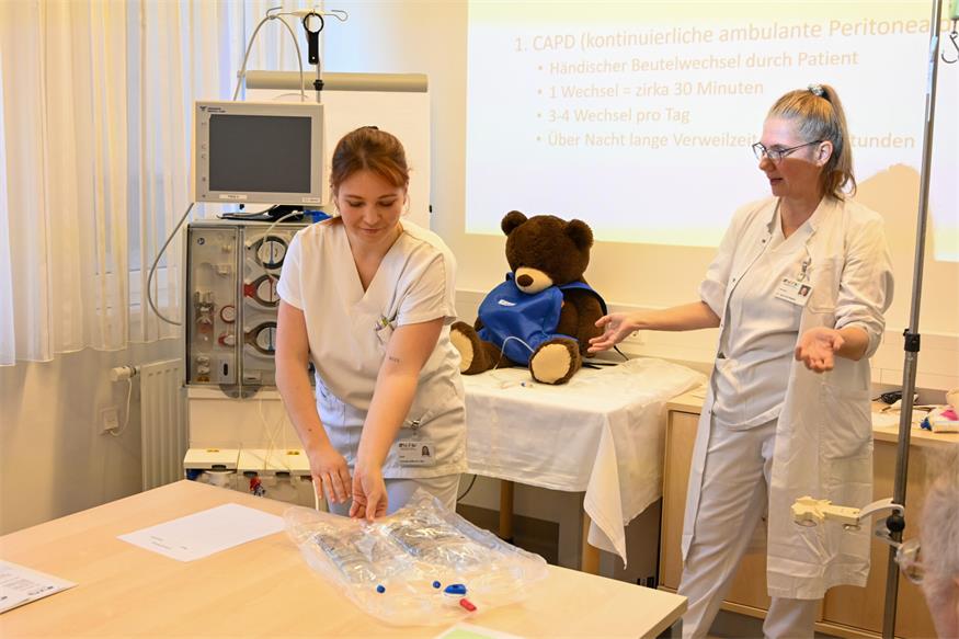 Die Diplomierte Gesundheits- und Krankenpflegerin Cornelia Ehrlich und Oberärztin Heidemarie Puttinger von der Nierenambulanz bieten „Prädialytische Patient*innen - Information“ an.