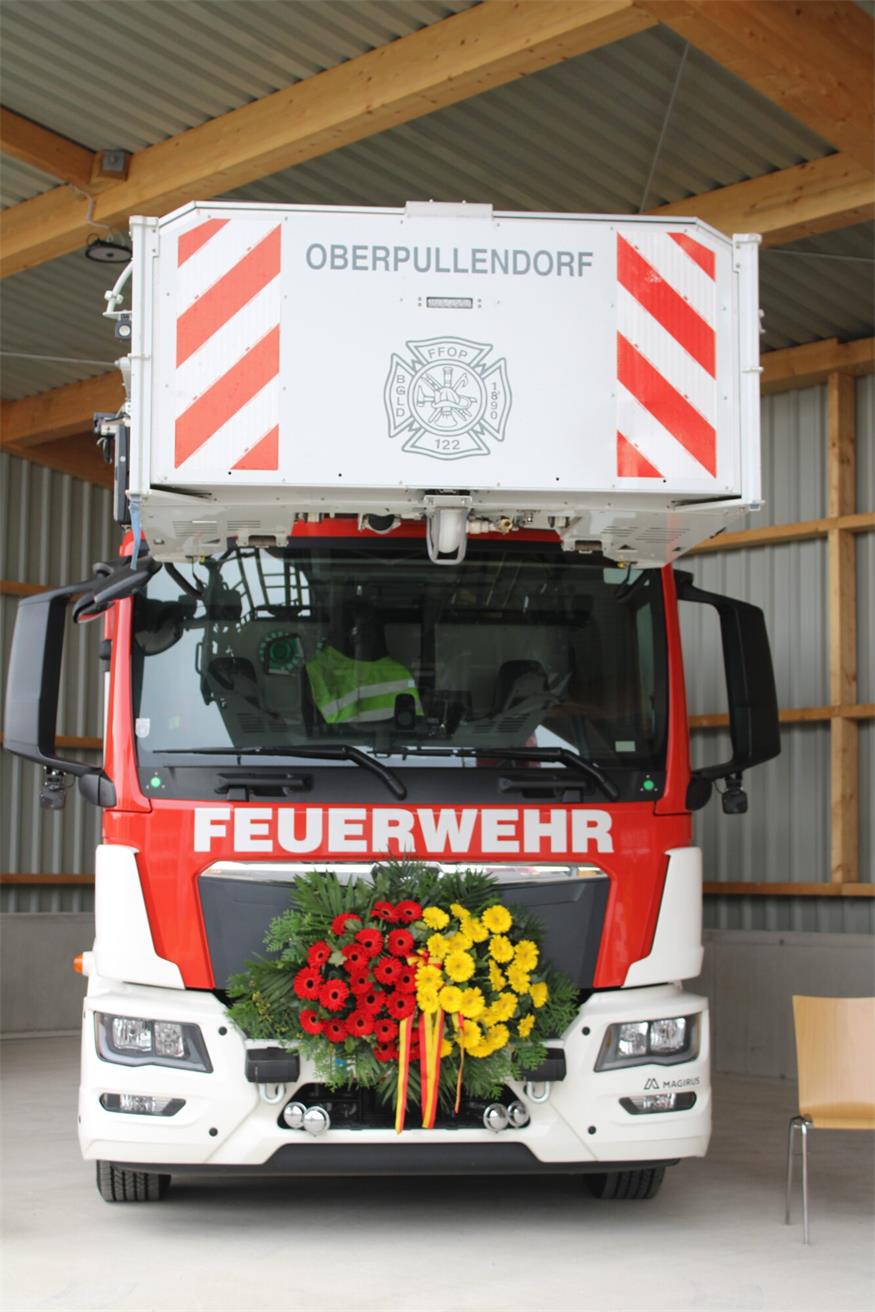 FF Oberpullendorf: Neubau und drei tonnenschwere „Kameraden“ gesegnet