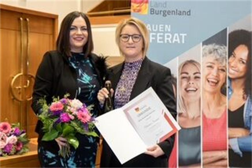 Klingenbacher Feuerwehrfrau Julia Ivancsits  ausgezeichnet