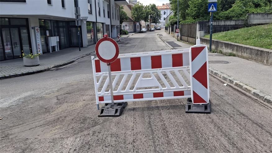 Die Fahrt ins Stadtzentrum beim Billa-Kreisverkehr ist (noch) nicht erlaubt.