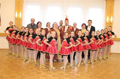Die Faschingsgilde "Die Krebsler" und die Stadtgemeinde laden am 4. März gemeinsam zum großen Faschingsumzug, der heuer im Zeichen des Jubiläums "800 Jahre Oberpullendorf - 50 Jahre Stadt" steht.