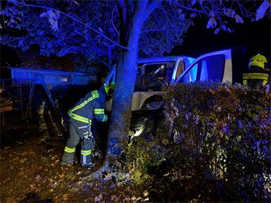 Die Feuerwehr Mattersburg übernahm die Bergung des beschädigten Fahrzeugs und stellte dieses anschließend gesichert ab.