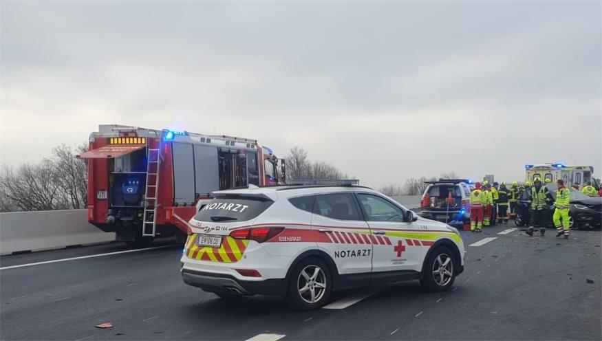 Die Feuerwehr bittet um Verständnis, dass in diesem Fall keine Detailfotos vom Unfall angefertigt bzw. veröffentlicht werden dürfen.