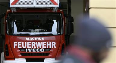 Die Feuerwehr brachte mehrere Hausbewohner in Sicherheit