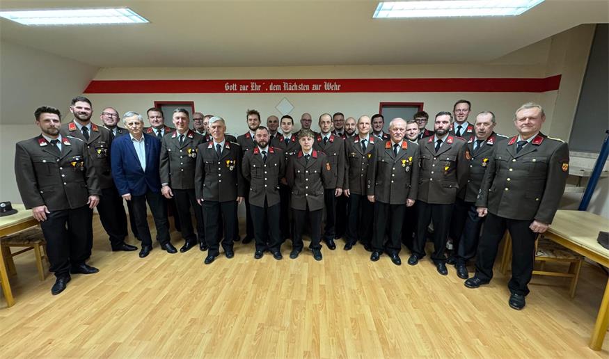 Die Feuerwehr kam zu ihrer Jahreshauptdienstbesprechung zusammen. Auch die Gemeindeführung war mit dabei.